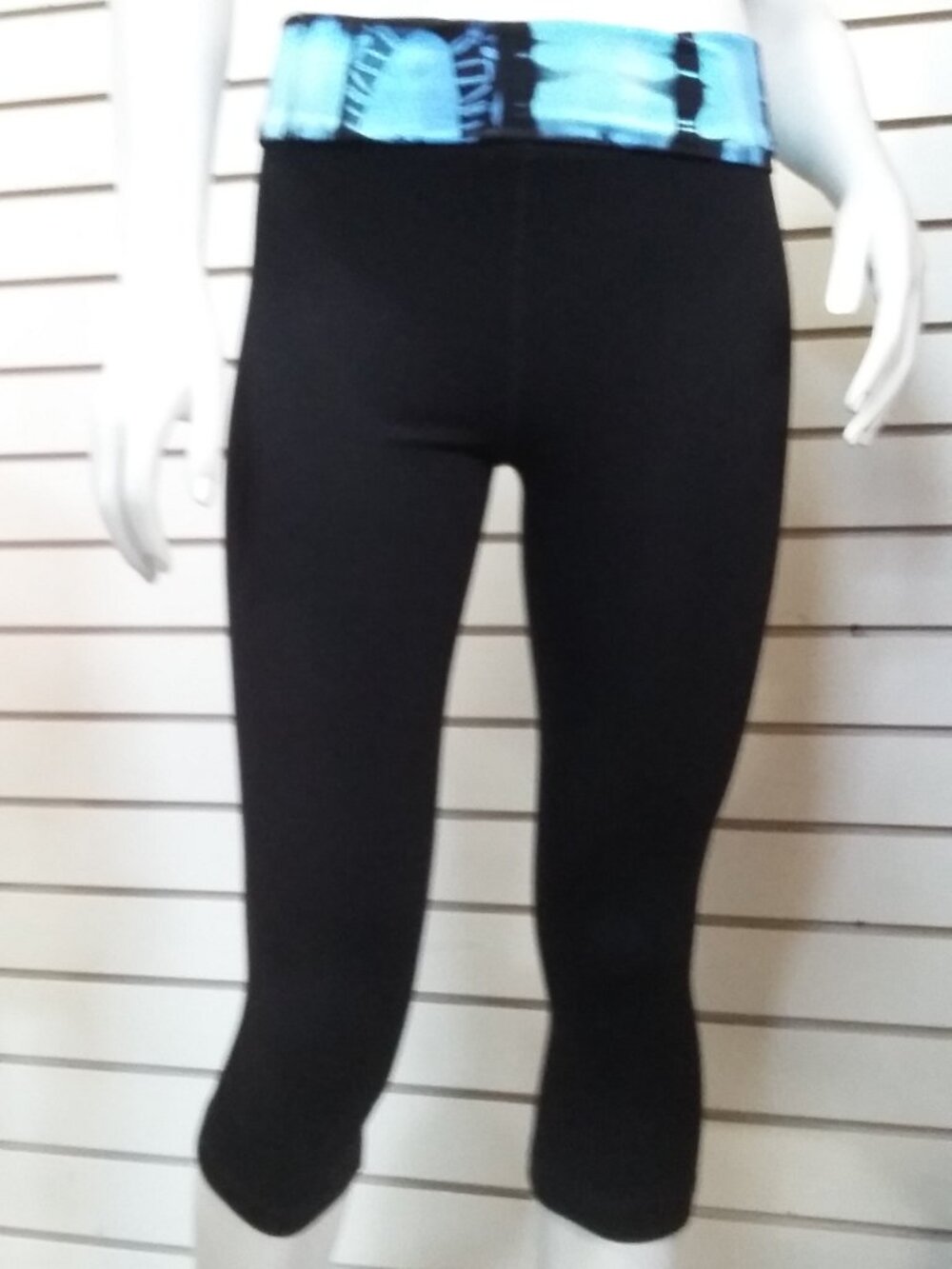 Workout compression capri - Picture 2 of 4